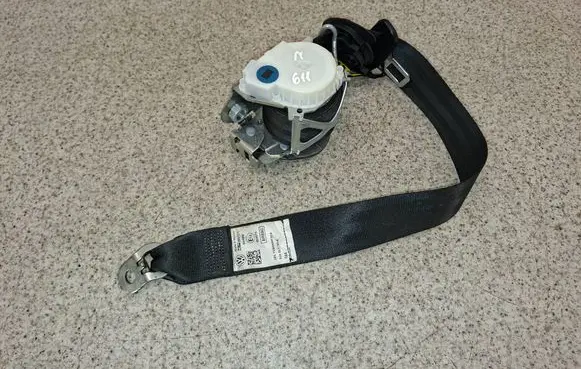Volkswagen Jetta VI Rear seatbelt 5C6857705A 065121 069575