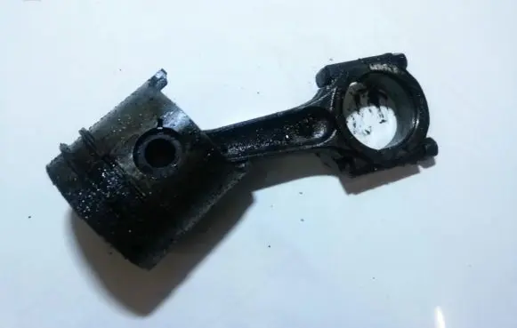 Ford Fiesta Piston with connecting rod