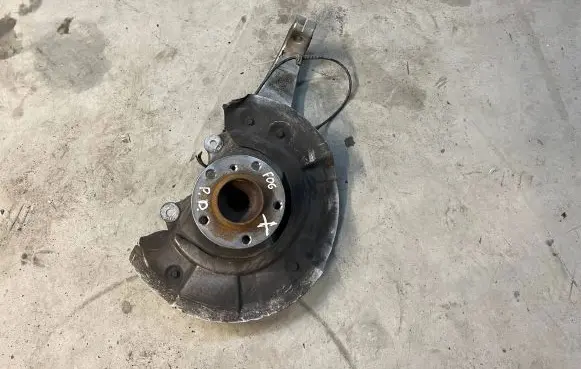 BMW 6 F06 Gran coupe Front wheel hub