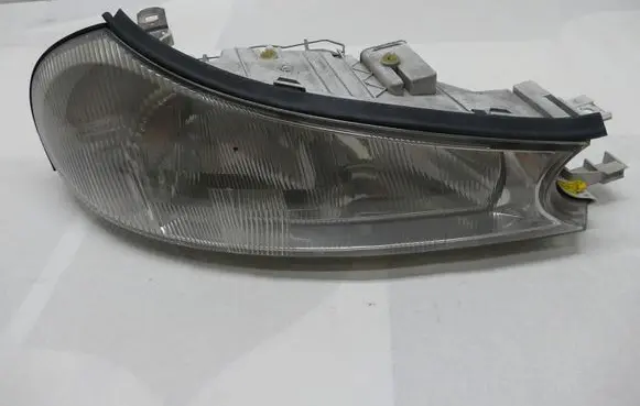 Ford Mondeo MK II Headlight/headlamp
