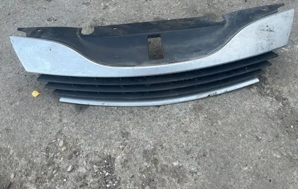 Renault Laguna II Front grill 8200012581