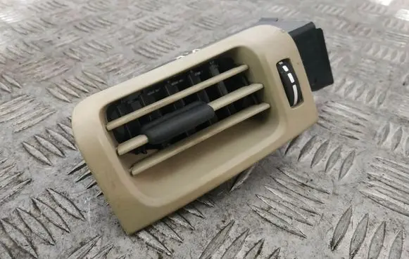 Rear air vent grill