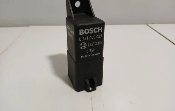 Volvo XC90 Glow plug pre-heat relay 0281003037
