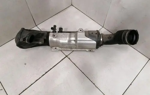 BMW 5 G30 G31 G38 Air intake hose/pipe 13718639010