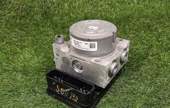 Ford Fusion II ABS Pump DG9C2C405DF