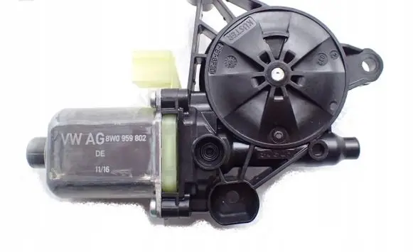 Audi Q7 4M Front door window regulator motor 5905232295406