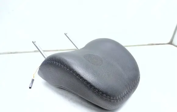 Volvo XC70 Front seat headrest 