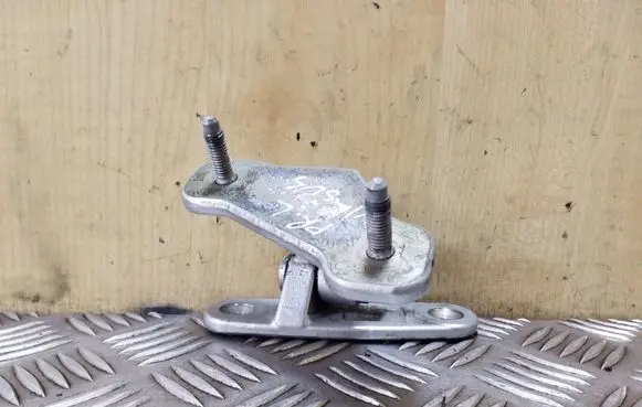 Mercedes-Benz E W212 Front door upper hinge