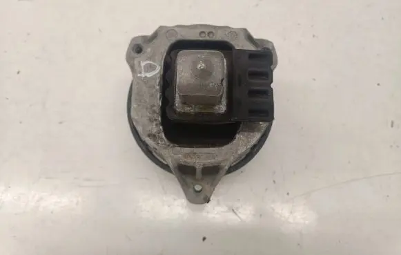 Engine mount bracket