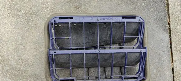 Renault Master III Quarter panel pressure vent 9653401280