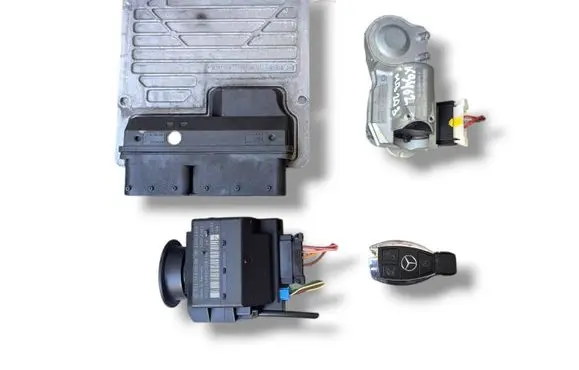 Mercedes-Benz C W203 Engine ECU kit and lock set 5WK90484 A2711534579