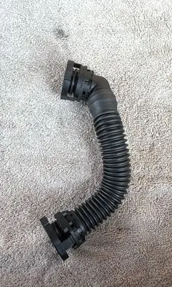 Volkswagen PASSAT B8 Breather/breather pipe/hose 04L103493