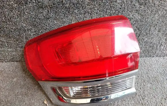 Jeep Grand Cherokee Rear/tail lights P68110001AC HTC40272 050714B