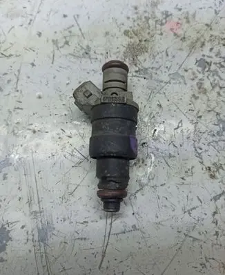 Audi A4 S4 B5 8D Fuel injector 078133551N