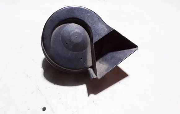 Audi A4 S4 B7 8E 8H Horn signal 8E0951221C