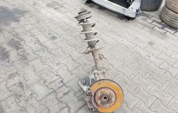 Nissan Juke I F15 Front wheel hub spindle knuckle