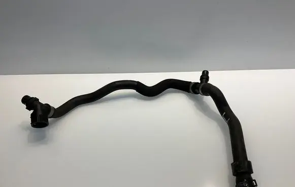 Engine coolant pipe/hose