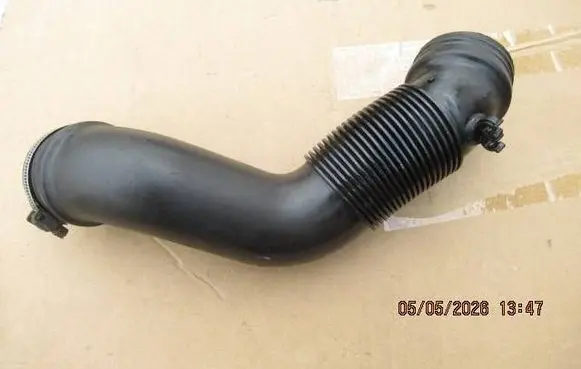 Volkswagen Golf VI Air intake hose/pipe 1K0129684