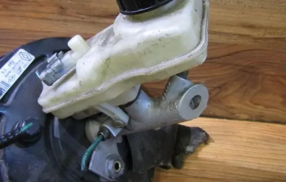 Master brake cylinder