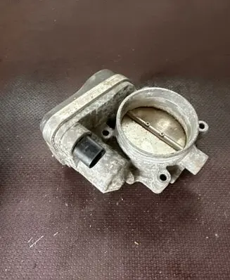 BMW 5 E60 E61 Throttle valve 7516946
