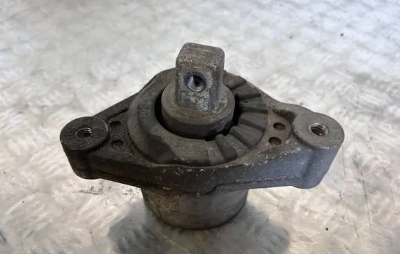 Maserati Ghibli Engine mount bracket 06700389780