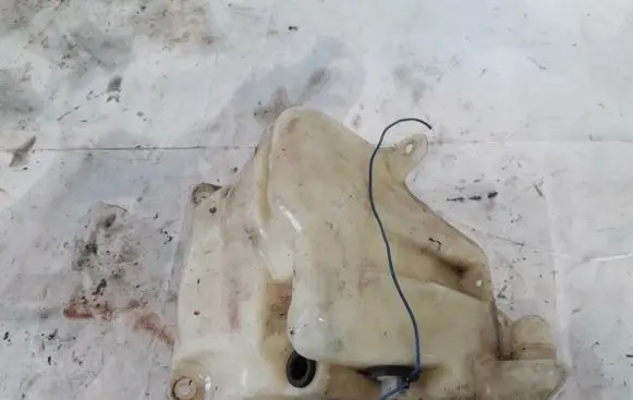 Mazda 626 Windshield washer fluid reservoir/tank 860141214 860141-214