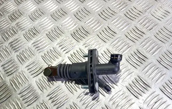 Suzuki Grand Vitara II Clutch master cylinder 2381064J00