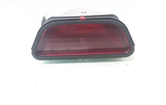 Third/center stoplight