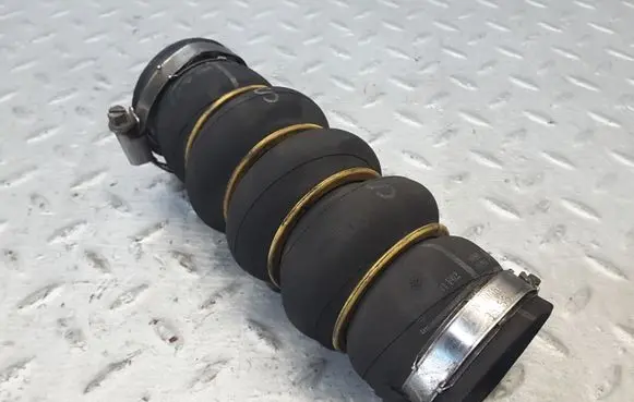 Citroen DS4 Turbo air intake inlet pipe/hose 9686000180