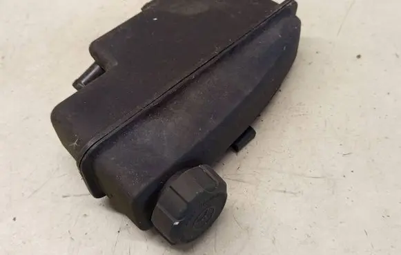 Volvo V70 Power steering fluid tank/reservoir 30645621
