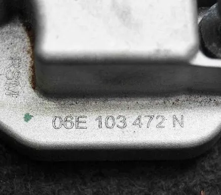 Audi A4 S4 B8 8K Rocker cam cover 06E103472N