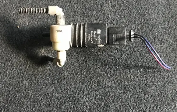 Opel Insignia A Windscreen/windshield washer pump 13250357