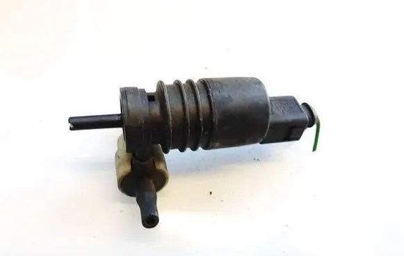 Volkswagen PASSAT B5 Windscreen/windshield washer pump 1J0973722