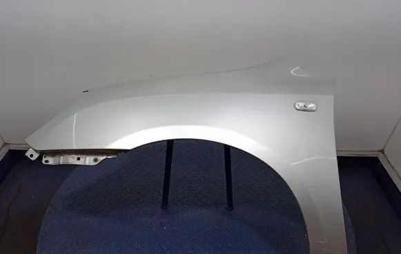 KIA Carens II Fender 
