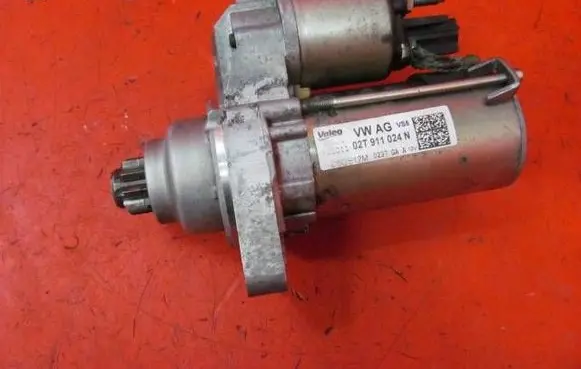 Volkswagen Golf VI Starter motor 02T911024N