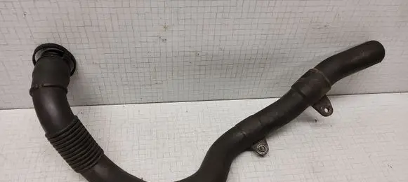 Volkswagen PASSAT B5.5 Engine coolant pipe/hose 06B129657D VCD448212