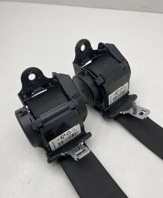 BMW 1 F20 F21 Rear seatbelt S3724330904