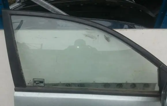 Mitsubishi Space Star Front door window glass four-door