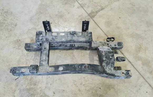 Nissan Leaf I (ZE0) Radiator support slam panel