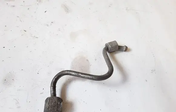 Opel Zafira C Fuel injector supply line/pipe 55573470