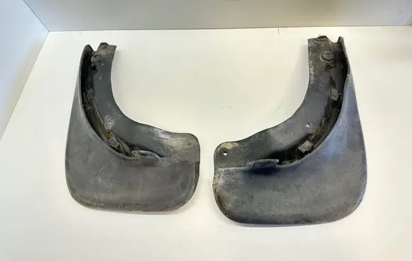 Volkswagen Jetta V Rear mudguard 1km075101