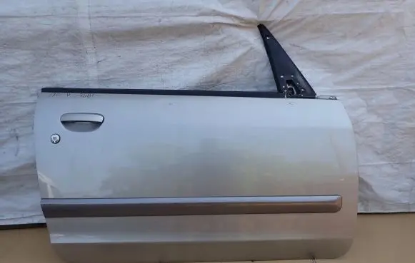Mitsubishi Colt Front door