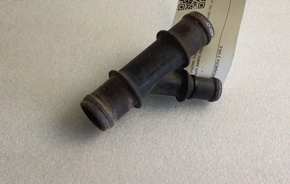 Porsche Panamera (970) Engine coolant pipe/hose 94810646100