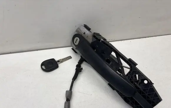 Seat Ibiza IV (6J,6P) Front door lock (next to the handle) 6J4837167A