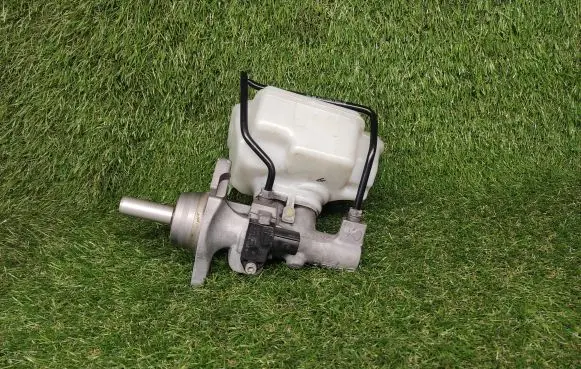 Volkswagen Jetta VI Master brake cylinder 1K0945459C 1K1611301E 22FTE