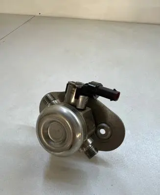 BMW 5 G30 G31 Fuel injection high pressure pump 7642466 0676453
