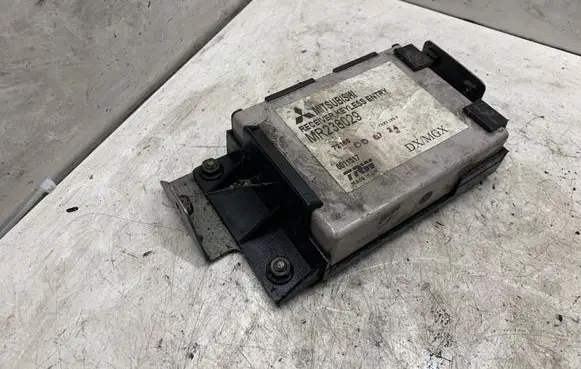 Mitsubishi Carisma Door central lock control unit/module MR238029