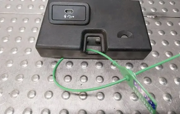 BMW 3 G20 G21 USB socket connector 8711939 6807232