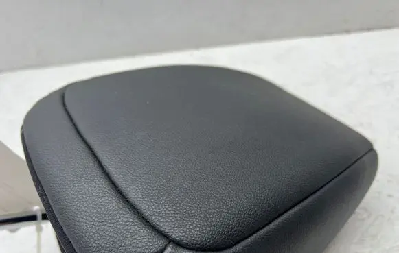Nissan Leaf II (ZE1) Front seat headrest 