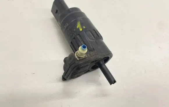Skoda Octavia Mk2 (1Z) Windscreen/windshield washer pump 1K6955651